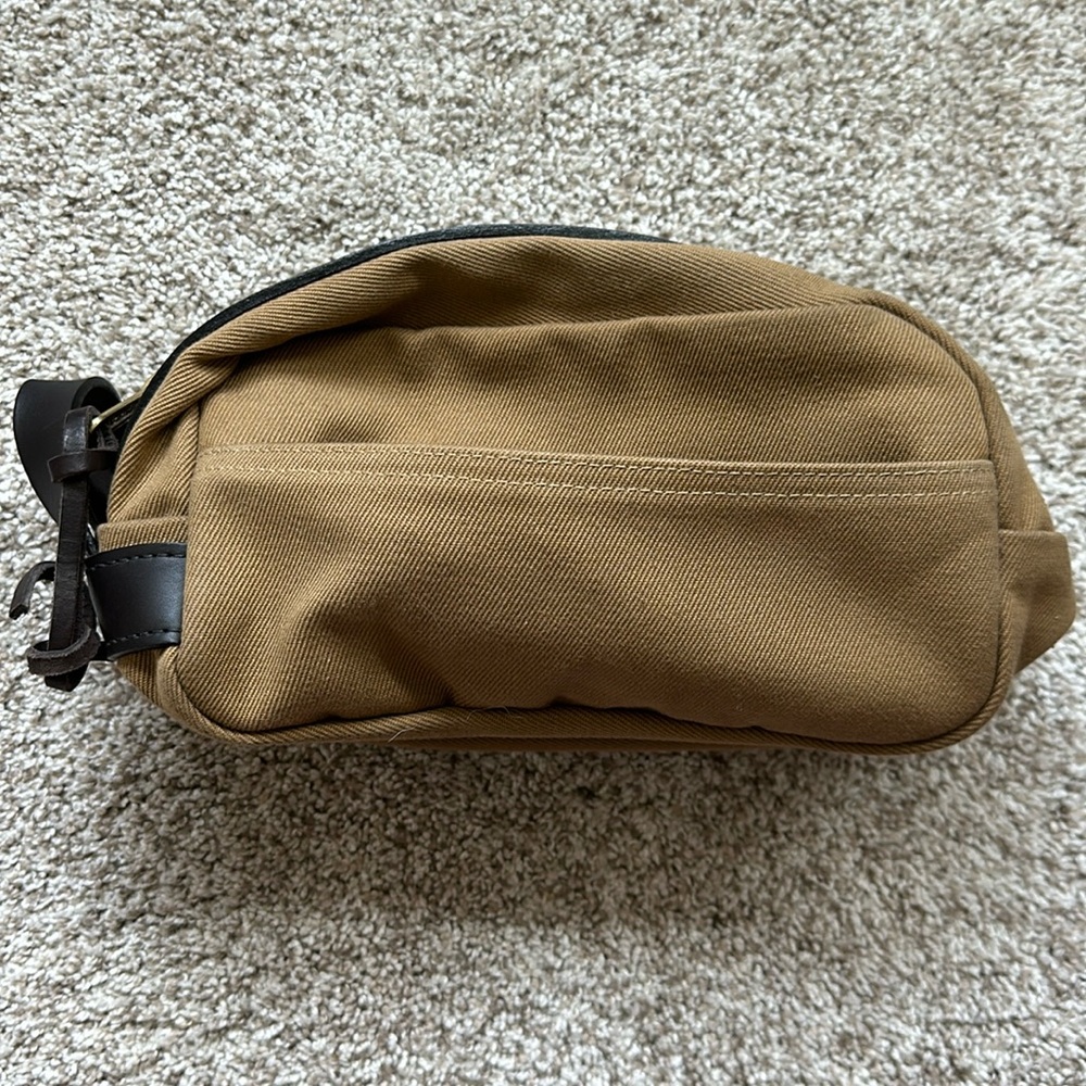 Filson rugged twill travel kit